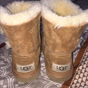 Ugg Boots toddler girls Size 9 Tan